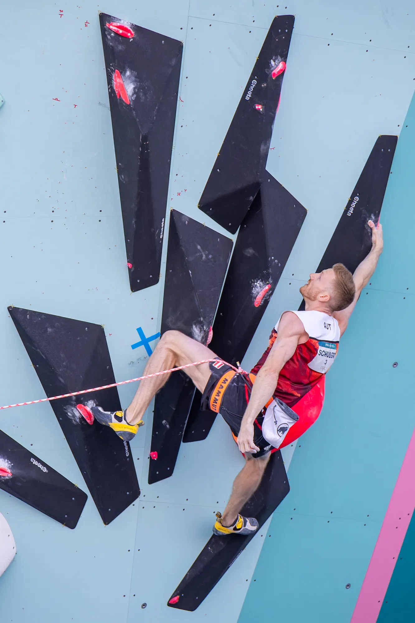 Jakob climbing in paris olympic games 2024