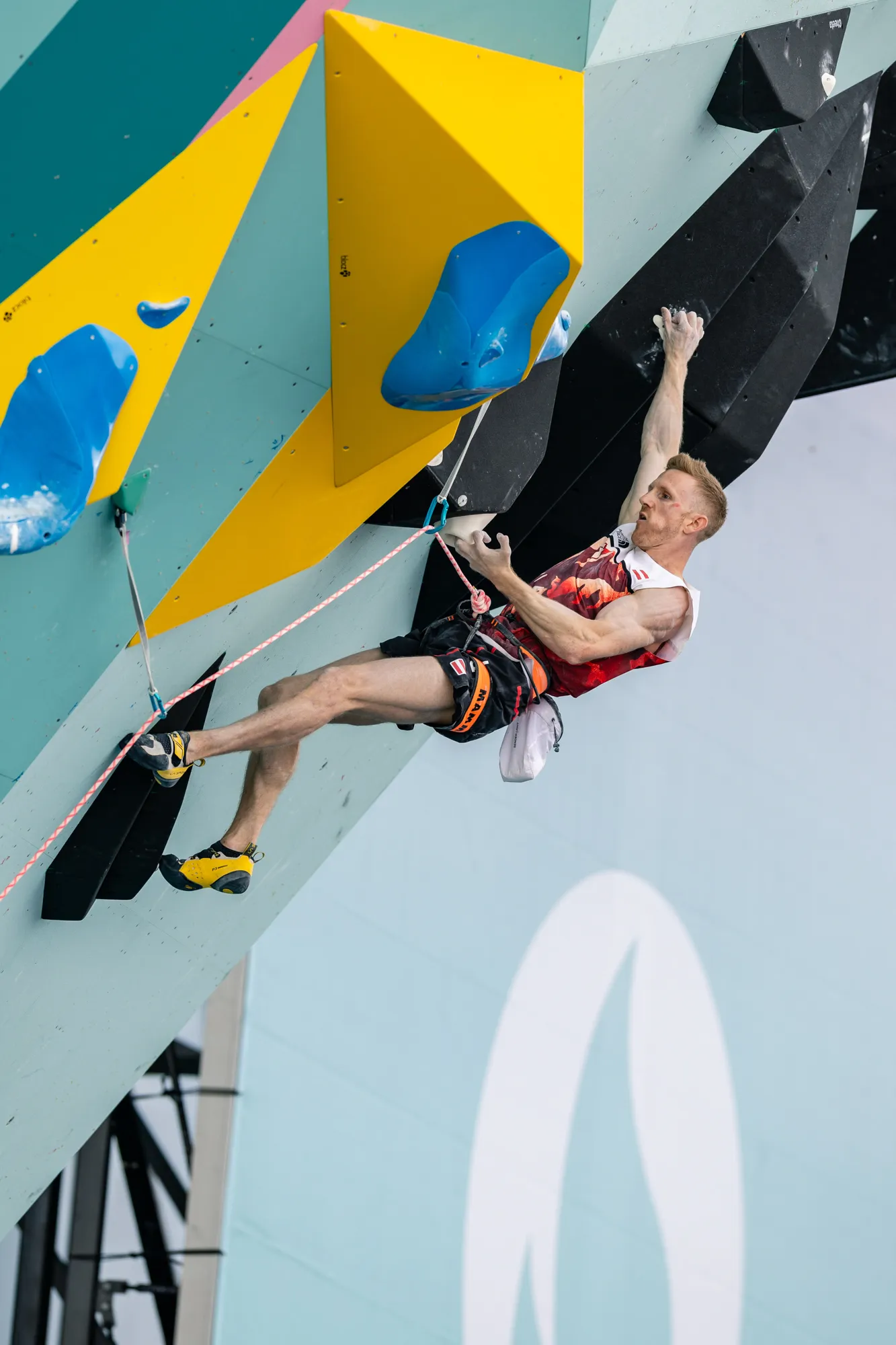 Jakob climbing in paris olympic games 2024